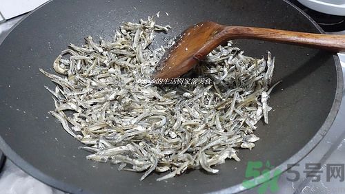 小魚干怎么炒好吃？蜜汁小魚干的做法