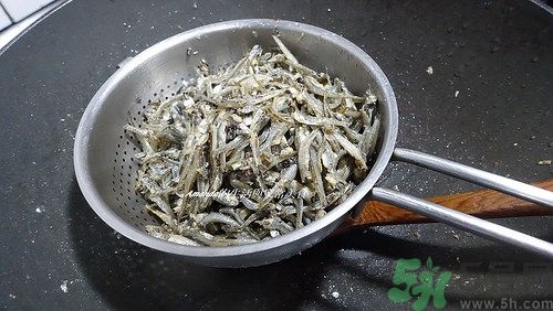 小魚干怎么炒好吃？蜜汁小魚干的做法