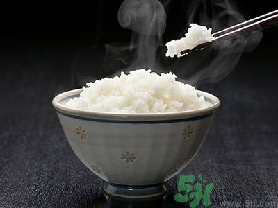 蒸飯?jiān)趺醋龊贸?？蒸飯要什么步驟?