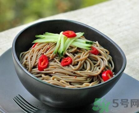 蕎麥怎么做成面條？蕎麥面條怎么做好吃？