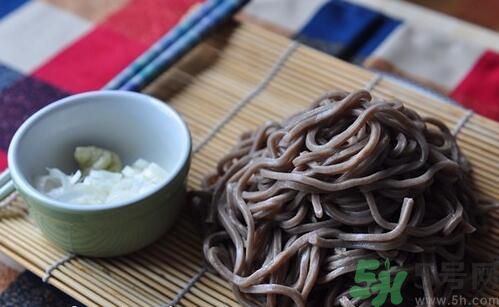 蕎麥怎么做成面條？蕎麥面條怎么做好吃？