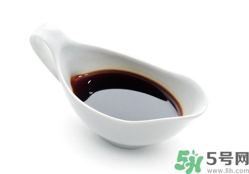 吃醬油皮膚會(huì)變黑嗎?長期吃醬油的壞處