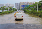 路面雨水多深車輛不宜通行？車輛在雨水中行駛要注意什么？