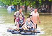 在雨水中走路容易得什么??？在雨水中走路有什么危害？