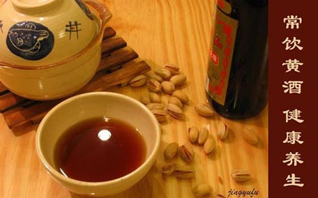 一斤黃酒相當(dāng)于幾兩白酒 黃酒可以喝幾兩