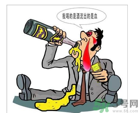 酒精中毒的早期癥狀有哪些？酒精中毒的癥狀有哪些？