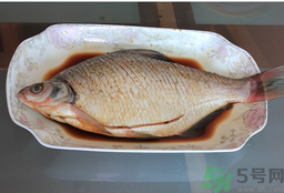 鯽魚死了還能吃嗎？死鯽魚能吃嗎？