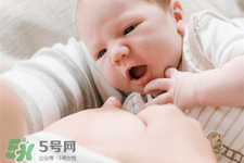 吃蒜苗會(huì)回奶嗎?哺乳期可以吃蒜苗嗎?