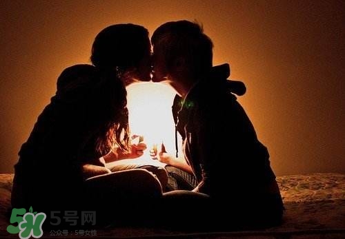 接吻時(shí)女生的生理反應(yīng)是什么？怎么接吻教程