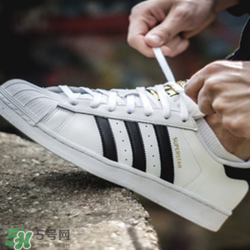 adidas貝殼頭正品多少錢？阿迪達(dá)斯貝殼頭鞋專柜價(jià)格