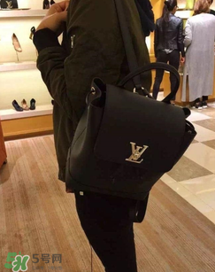 lv lockme包包怎么辨別真?zhèn)?？lv lockme包包真假鑒定