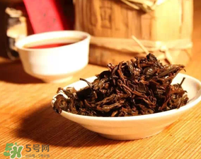 普洱茶發(fā)霉了怎么處理？普洱茶發(fā)霉了還能喝嗎？