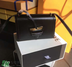 loewe三角包正品多少錢(qián)？羅意威巴塞羅那三角包專(zhuān)柜價(jià)格