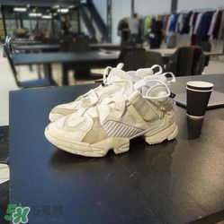 2018vetements reebok pump最新聯(lián)名運動鞋什么樣_好看嗎？