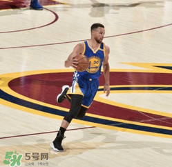 under armour curry4 low什么樣？庫里第四代總決賽戰(zhàn)靴低幫版諜照