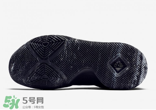 nike kyrie 3 triple black多少錢？耐克歐文3代純黑配色專柜價(jià)格