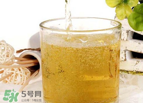 菠蘿啤是碳酸飲料嗎？菠蘿啤不能和什么一起吃？