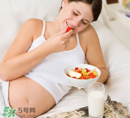 孕婦吃甜食寶寶會(huì)頭大嗎？孕期吃甜食寶寶會(huì)頭變大嗎？