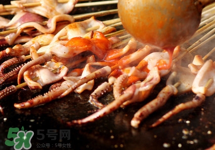 鐵板魷魚有營養(yǎng)嗎？鐵板魷魚對身體有害嗎