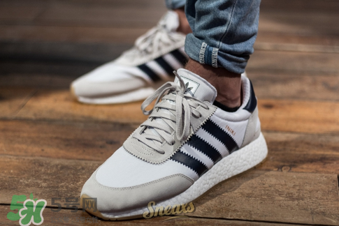 adidas iniki runner上腳效果怎么樣？阿迪達斯復古跑鞋好看嗎？