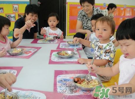 寶寶不去幼兒園可以嗎？寶寶可以不上幼兒園嗎？