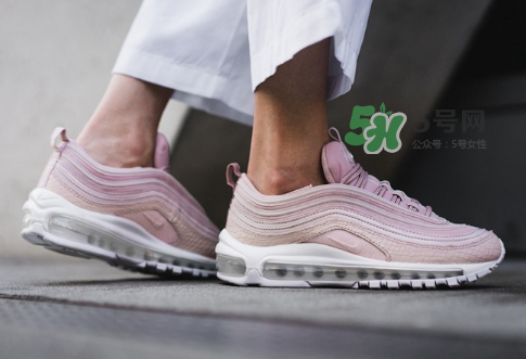 nike air max 97粉色蛇皮怎么樣_上腳效果好看嗎？