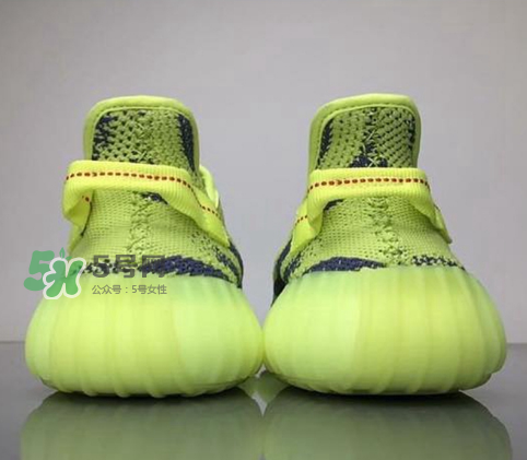 adidas yeezy boost 350 v2黃斑馬是夜光的嗎？