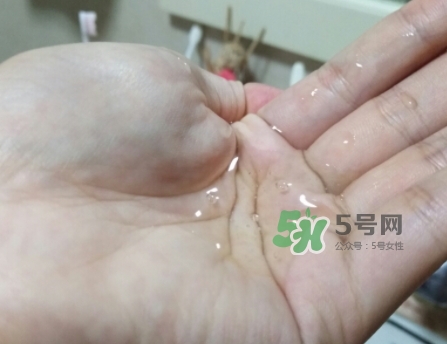 御泥坊水潤(rùn)茶萃微囊黑面膜怎么用？