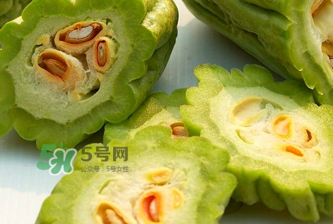 苦瓜的營(yíng)養(yǎng)價(jià)值_苦瓜的功效與作用及食用禁忌