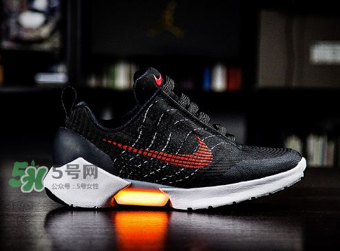 nike hyperadapt 1.0怎么充電？耐克自動(dòng)系鞋帶鞋要充電嗎？