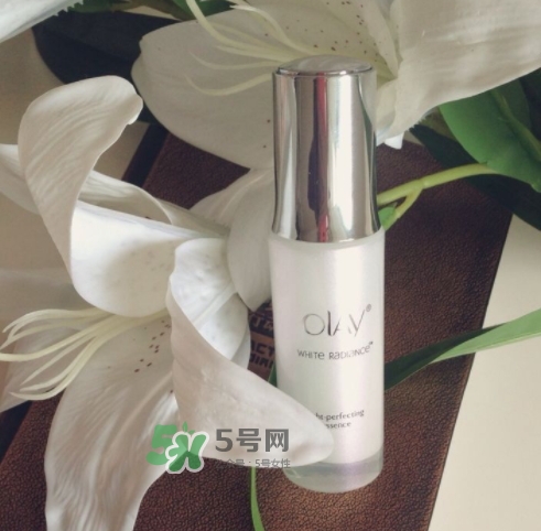 olay玉蘭油小白瓶小綠瓶哪個好？olay小白瓶小綠瓶區(qū)別