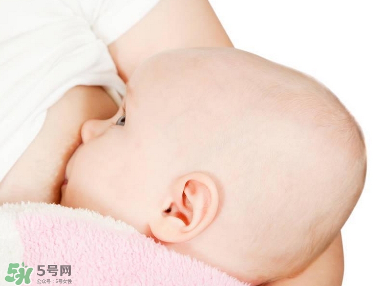 母乳喂養(yǎng)的寶寶大便怎樣正常？母乳喂養(yǎng)的寶寶需要補鈣嗎？