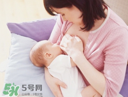 母乳喂養(yǎng)的寶寶大便怎樣正常？母乳喂養(yǎng)的寶寶需要補鈣嗎？