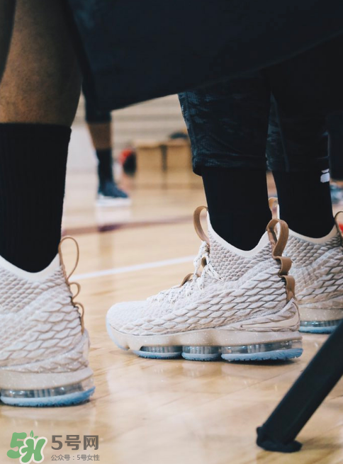 nike lebron 15 ghost什么時(shí)候發(fā)售_多少錢？