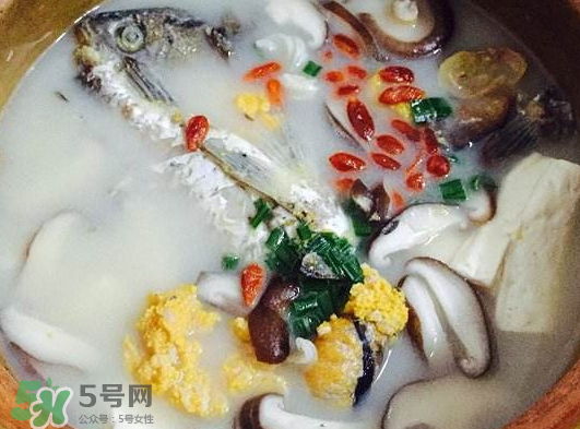 鯽魚(yú)湯可以放香菇嗎？香菇鯽魚(yú)湯的做法