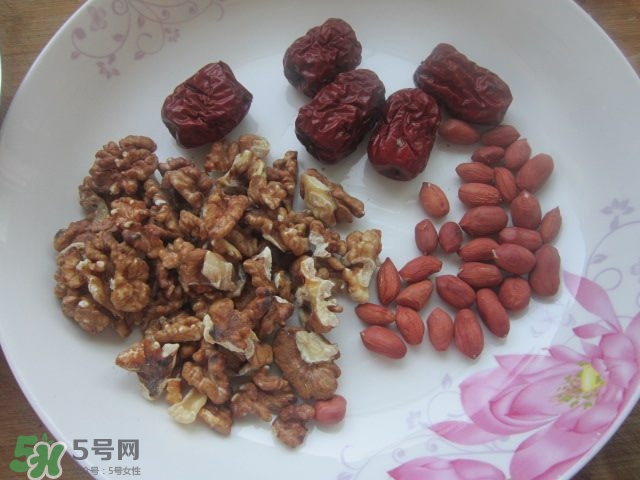 核桃可以和黃豆一起打豆?jié){嗎？核桃和什么一起打豆?jié){好？