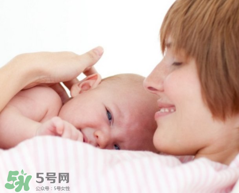 母乳寶寶一天大便幾次正常？母乳寶寶排便情況介紹