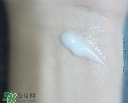 自然堂雪域乳液適合什么年紀(jì)的人使用