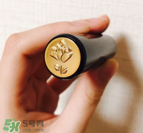 蘭蔻菁純唇膏小紅色是什么顏色？蘭蔻小紅色好看嗎