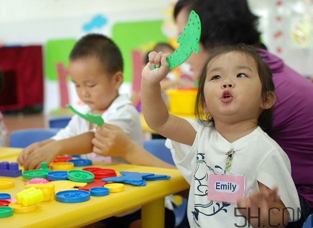 寶寶上幼兒園需要準(zhǔn)備什么？寶寶上幼兒園哭鬧怎么應(yīng)對(duì)？