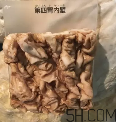 牛百葉和毛肚是一個東西嗎？牛百葉上面有層黑皮能吃嗎？