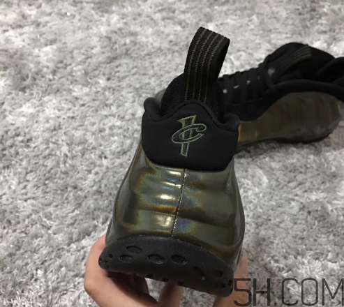 nike air foamposite one legion green全息噴什么時候發(fā)售？