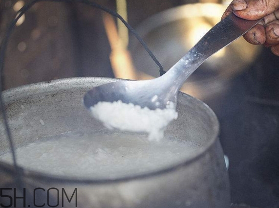 煮飯怎么不粘鍋？煮飯能用開水嗎