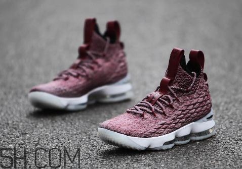 nike lebron 15 wine紅酒配色發(fā)售時間_多少錢？