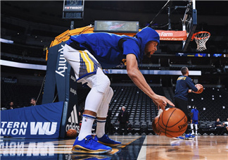 under armour curry 4 low勇士隊藍金配色會發(fā)售嗎？