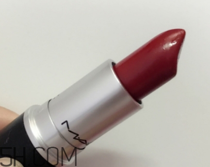 mac ladybug和ruby woo哪個(gè)好看_試色對(duì)比