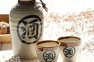 喝白酒有哪些好處？喝點(diǎn)白酒能激活腸胃