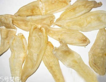 花膠燉牛奶用什么牛奶？普通鮮奶即可