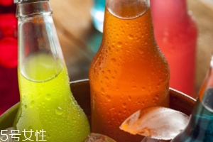 痛風(fēng)得病為什么低齡化？過量飲用含糖飲料