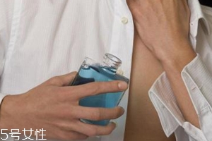 男士香水什么時候噴最好？出門前二十分鐘